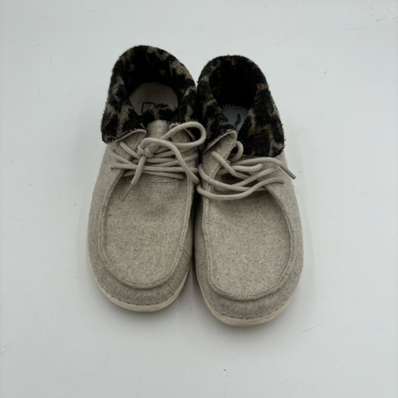 Hey Dude Women’s 7 Britt Cream Cheetah Ankle Lace Up Shoe - Picture 6 of 9